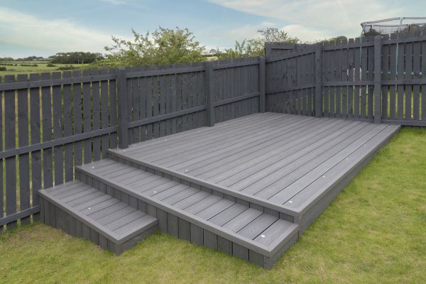 Cost of Vinyl Deck Construction in Los Angeles